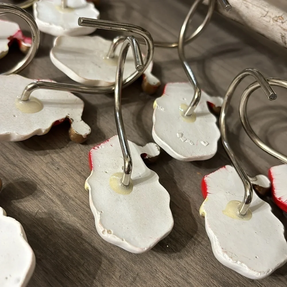 EUC! TWO SETS OF SHOWER CURTAIN HOOKS 12 SANTA HOOKS AND 12 GNOME W/SN…
